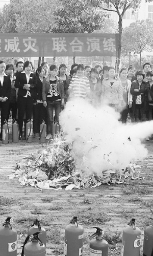 ���ˡ��������˾�e��һ������Ԯ����(zh��n)�ݾ�