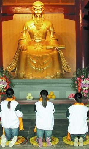 ������Ӷ�У�M��ǧ��߿����ݡ������ǡ�