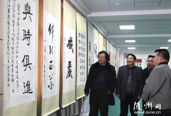 ����Ժ�Ļ�������չ�[