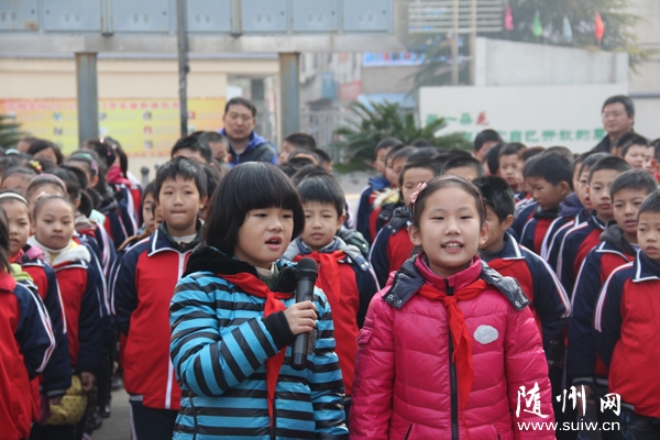 �F��W(xu��)У�e�k��(j��ng)���b�xչʾ���(d��ng)