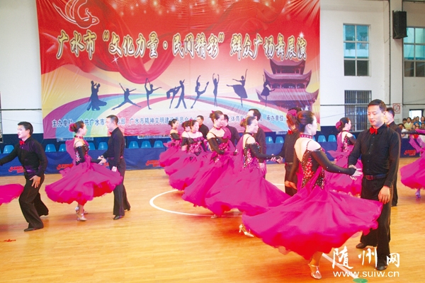 �Vˮ�нM���_չ�S����ʵ��Ļ����(d��ng)�cף���h��(ji��)