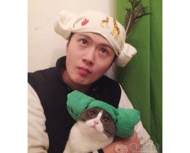 �@�������H��z