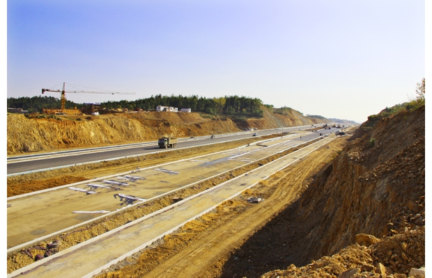 ��犴��ʩ���M��β