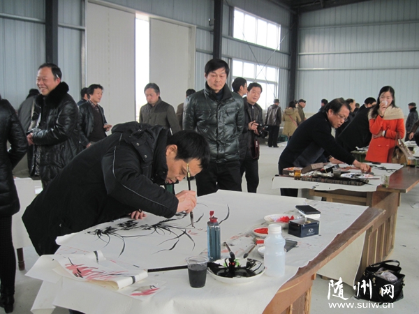 �����g(sh��)�҅f(xi��)���M�������ҁ����ε��(zh��n)��Pɽ������e�kӭ�´����L(f��ng)��(chu��ng)�����