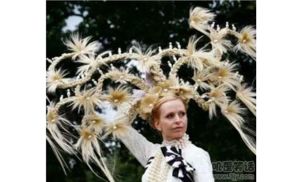 �@���ǰװl(f��)ħŮ