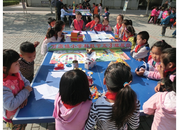 �����^(q��)�f���(zh��n)С�W(xu��)�e�k����(chu��ng)�¡�̽�����ɲš�У�@�׌ÿƼ���(ji��)