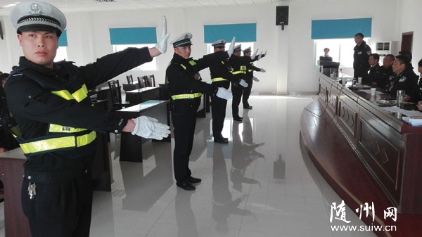 �S�h������꠽M��ȫ�w�f(xi��)���M(j��n)�н�ͨ�ք݅R��