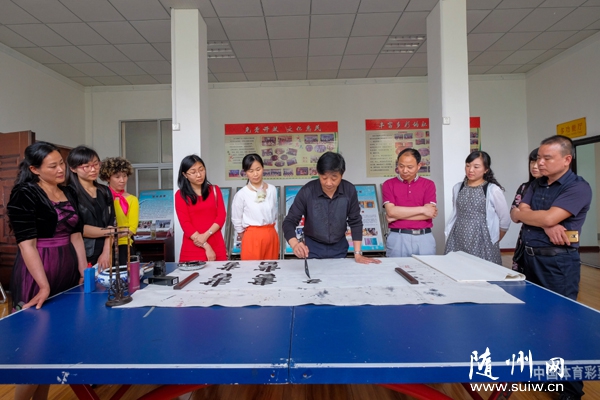 �����^(q��)Ⱥˇ�^��(ji��n)�ֳ����_(k��i)չȺ�����Ļ����v�������(d��ng)