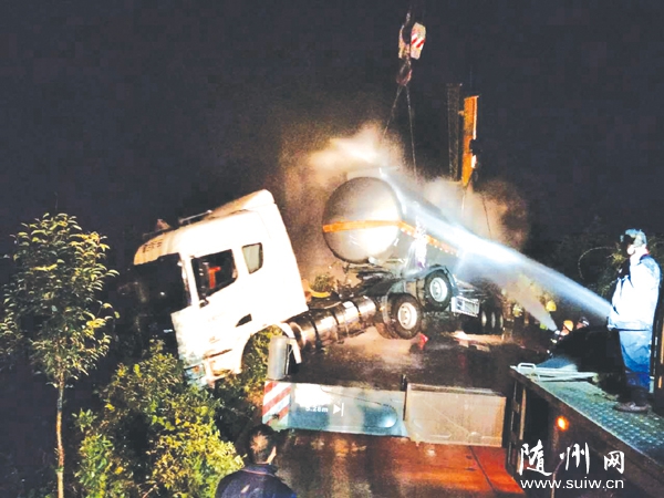 ��ɽ�(zh��n)��ꖵ�·�ΰl(f��)��һ������Ʒ�\�d܇��(c��)���Ľ�ͨ�¹�