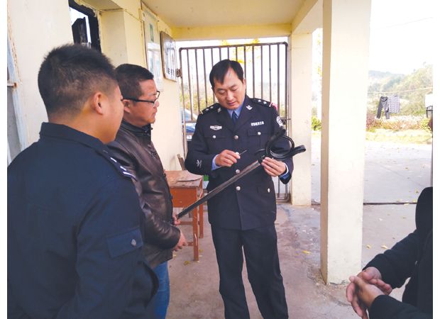 ���ɽ�L(f��ng)�����م^(q��)�����־��񾯵�ݠ�^(q��)�W(xu��)У�M(j��n)�а�ȫ�z��