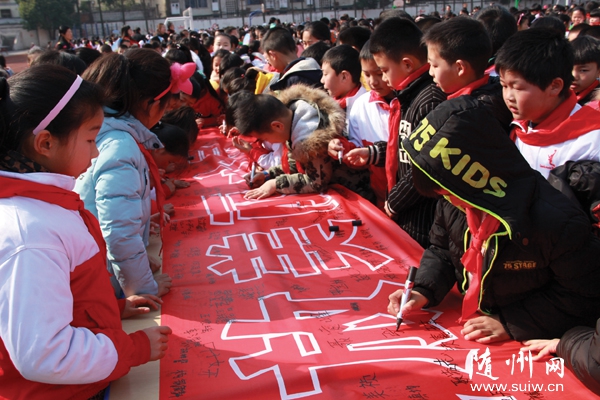 �����^(q��)�ķ�W(xu��)У��ȫ�w�����l(f��)������P(y��ng)���h���񣬾`���������`���ĳ��h