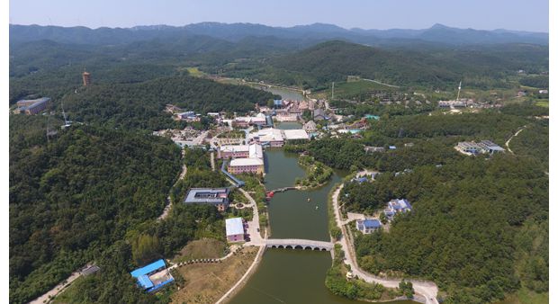 ɽ��ˮ���Ȫ��