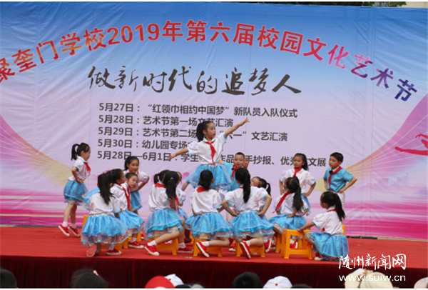 �ۿ��T�W(xu��)У�_չ�����r(sh��)����׷���ˡ��c��һ��ˇ�ݳ����