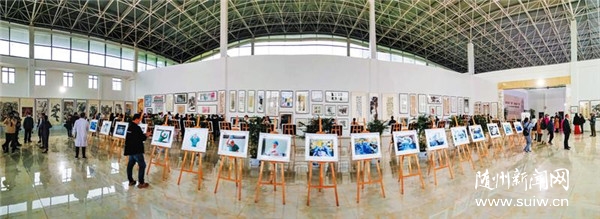 �����S�ݿ����������g�����zӰ��Ʒչ�_Ļ