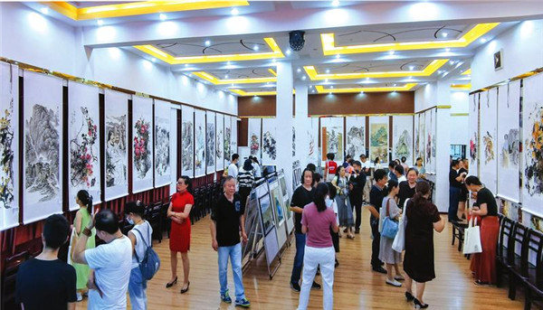 �S�����׌á����g(sh��)��Ʒ��������չ��