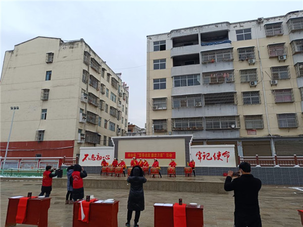 �����(zh��n)���ČW(xu��)У�e�O���c���´���(li��n)�����M(j��n)�f�ҡ����(d��ng)