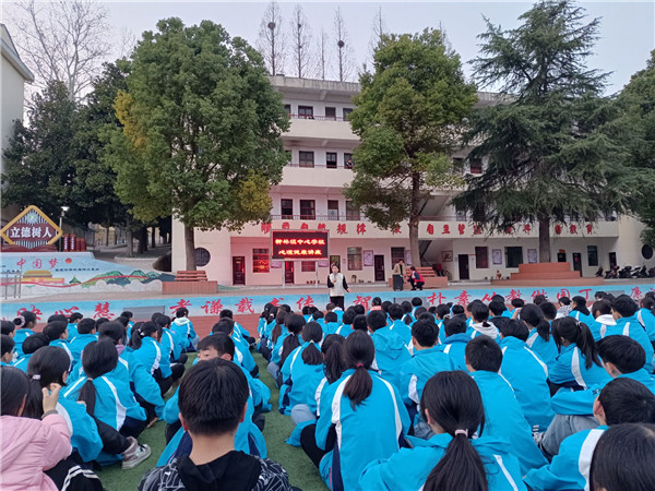 �����(zh��n)���ČW(xu��)У�_(k��i)չ�������������v��