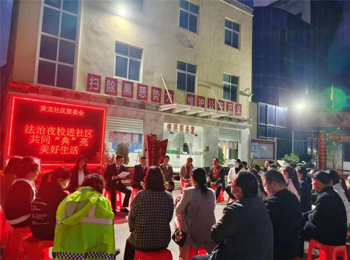 ����ͬ���졿�����^(q��)����Ժ������ҹУ�M(j��n)��^(q��)����ͬ���䡱����������