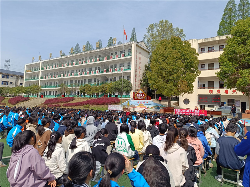 �����(zh��n)���ČW(xu��)У�_չ�������������߷������v�M(j��n)У�@���(d��ng)