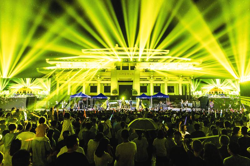 ��푌�(zhu��n)��(ch��ng)�ݳ���(hu��)���׵۹��ﾰ�^(q��)�e��