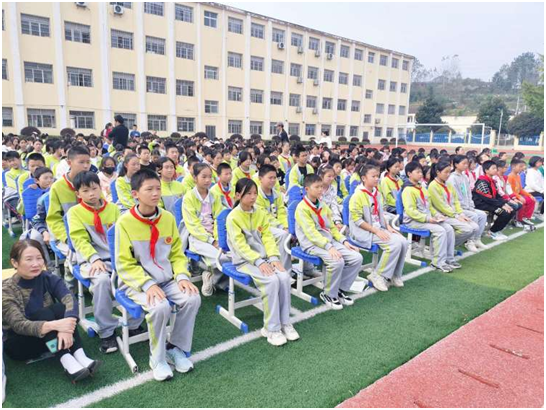 �S�h����(zh��n)�_չ���ϱ����v�M(j��n)У�@�����(d��ng)