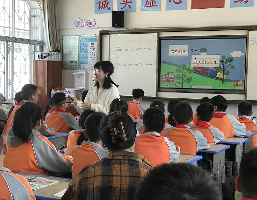 �����^(q��)���ۘ�С�W(xu��)�e�йǸɽ̎�չʾ�n