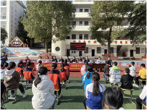 �S�h�����(zh��n)���ČW(xu��)У�e��˼Դ���۽�����ȫ���(xi��ng)Ŀ��ٛ(z��ng)���(d��ng)