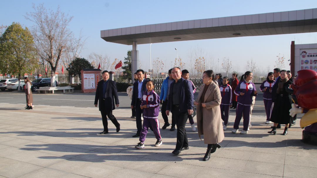 ��h��Ⱦ�С��λͬ�ʁ�(l��i)�׵یW(xu��)У����ָ��(d��o)