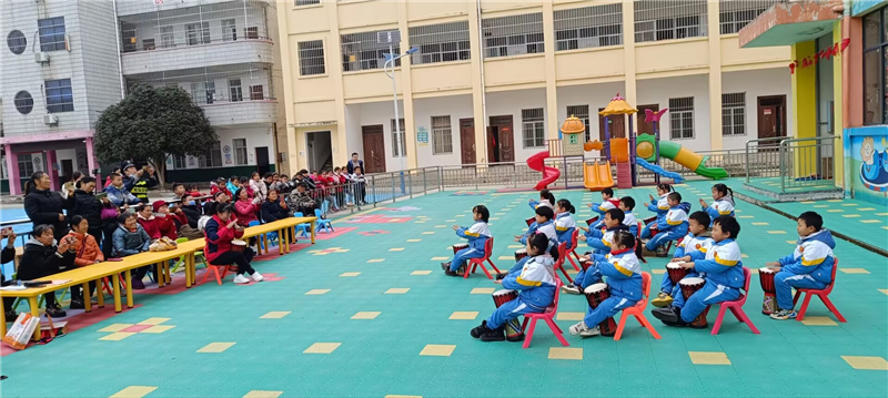 �����(zh��n)�ڶ�С�W(xu��)�׃��@�_(k��i)չ��ϲӭ���� �����(y��ng)�⡱�cԪ���H���\(y��n)��(d��ng)��(hu��)