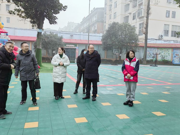 �^(q��)���������Ŀ��(bi��o)���˽M���^(q��)��һ�׃��@�M(j��n)�оC��Ŀ��(bi��o)���˹���