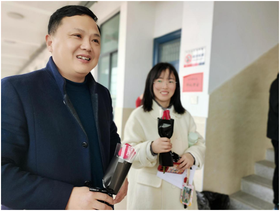 �S�h��ɽ���W(xu��)У�_չ�c����ϵ�л��