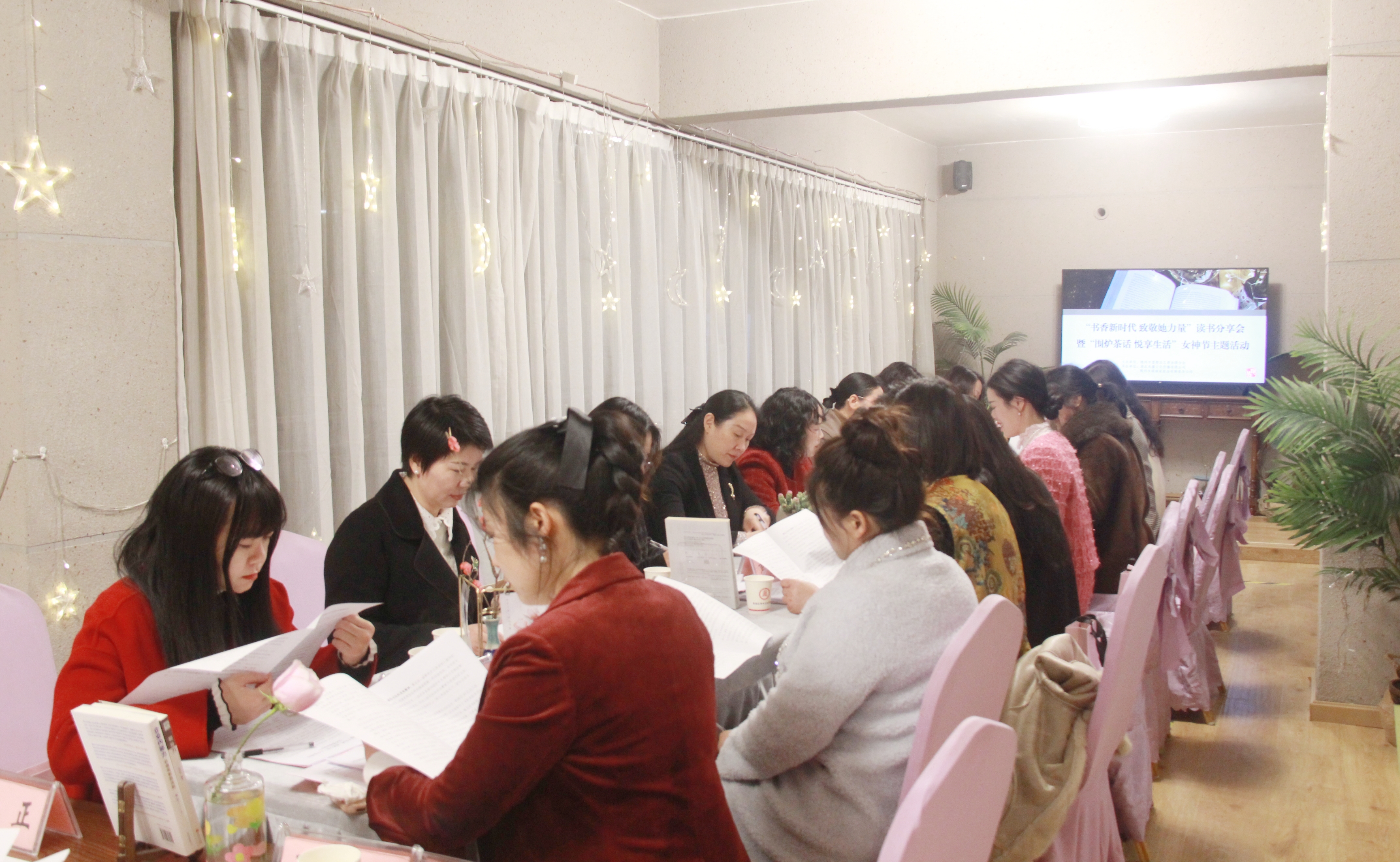 �����^(q��)����(li��n)�e��Ů��I(y��)���x�������