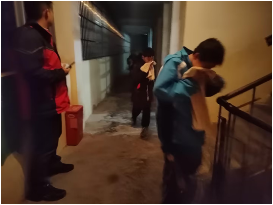 �S�h�����(zh��n)���ČW(xu��)У�e��ҹ�g������(y��ng)��������ɢ�ݾ�