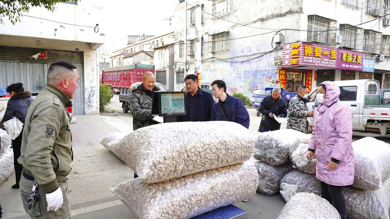 ��ӛ���߻��ӡ��S�h����(zh��n)�� һζ��ɽ�䡱�J����һ�K�����ơ���Ⱥ��