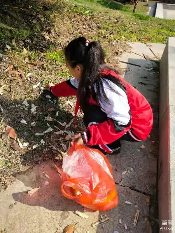 �����^(q��)�ۿ��TС�W�e�O��(chu��ng)���Gɫ���B(t��i)У�@