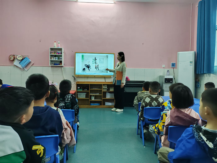 �����^(q��)�ۿ��TС�W(xu��)�����׃��@�_չ������(ji��)���}ϵ�н������(d��ng)