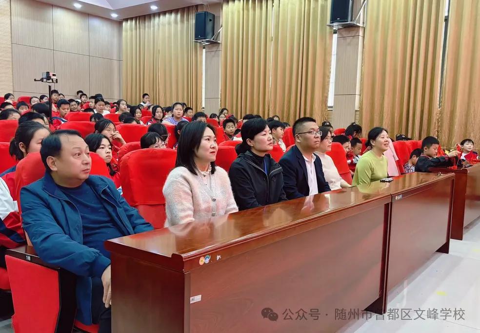 �����^(q��)�ķ�W(xu��)У�e�k���꼉(j��)�Z�ĽM�n�������ݻ��(d��ng)