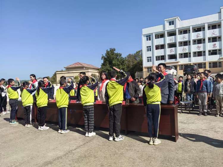 �С����A�P(gu��n)�ۡ����c��xͬ�С����c(di��n)���W(xu��)����΢��Ը�����(d��ng)�ڝ�̶�(zh��n)���С�W(xu��)�e��