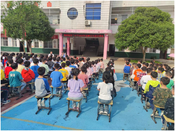 �����(zh��n)�ڶ�С�W(xu��)�_չ��ȫ�����v�����(d��ng)