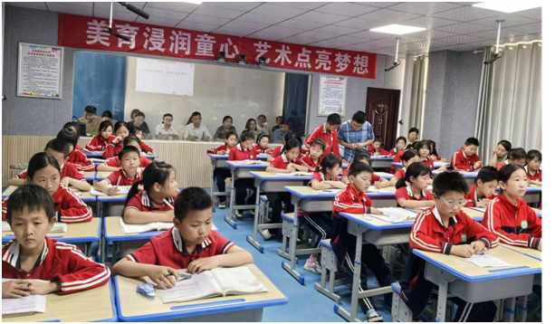 �L���(zh��n)С�W(xu��)�M������ِ�nչʾ������(zh��n)����С�W(xu��)�e��