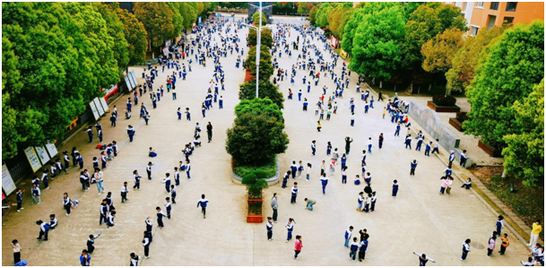 �S���м����W(xu��)У���n�g����Ȧ�B(y��ng)��   �����MУ�@