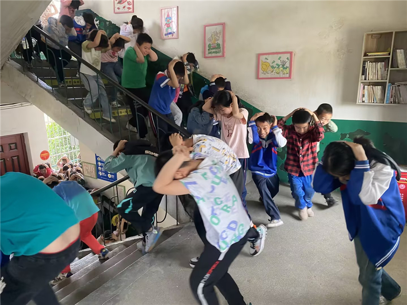 �����(zh��n)�ڶ�С�W(xu��)�_(k��i)չ����p��(z��i)��(y��ng)����ɢ�ݾ�