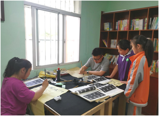 �����^(q��)���ۘ�С�W(xu��)�_չ���������ġ�ϵ�л��(d��ng)֮������F(tu��n)���(d��ng)