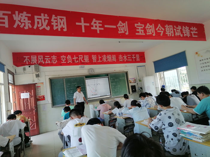 �L(zh��ng)���(zh��n)���ČW(xu��)У�_չ���꼉(j��)��(f��)��(x��)���_�nչʾ���(d��ng)