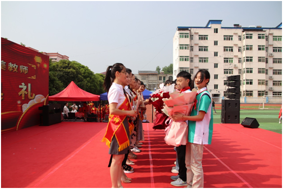 С���(zh��n)���ČW(xu��)У�e�еڶ��������̎��C��(ji��ng)��Y