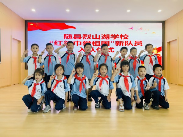 ��ɽ���W(xu��)У�e��һ�꼉������ꠃxʽ