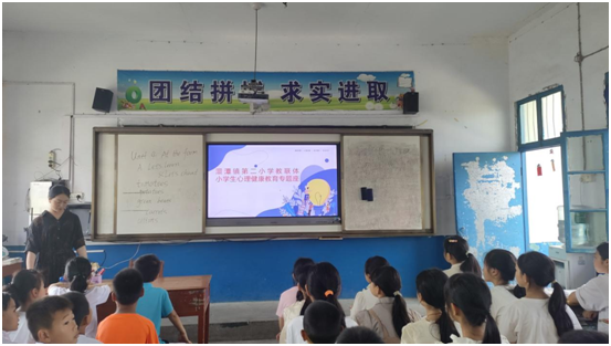 ��̶�(zh��n)���С�W(xu��)���e�k���������v��  �c���������`֮��