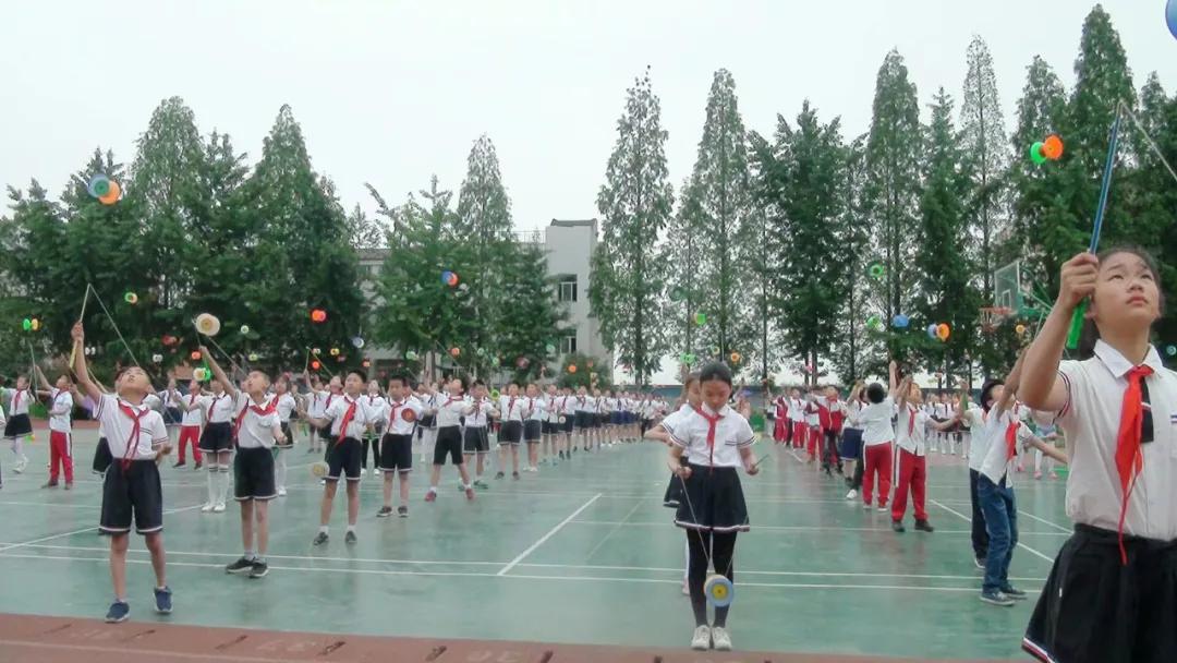 �f���(zh��n)С�W(xu��)�_չ �������w�����w���ġ�չ�ݻ��