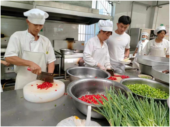 ����(y��u)���I(y��ng)�̭h(hu��n)���������^(q��)�ψ@С�W(xu��)�e�k�ڶ��ý����Nˇ���ܴ�ِ