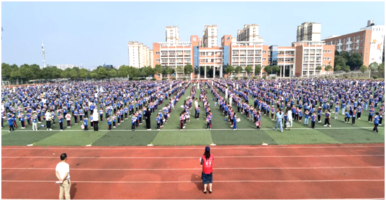 �S���м����W(xu��)У�_չ������������